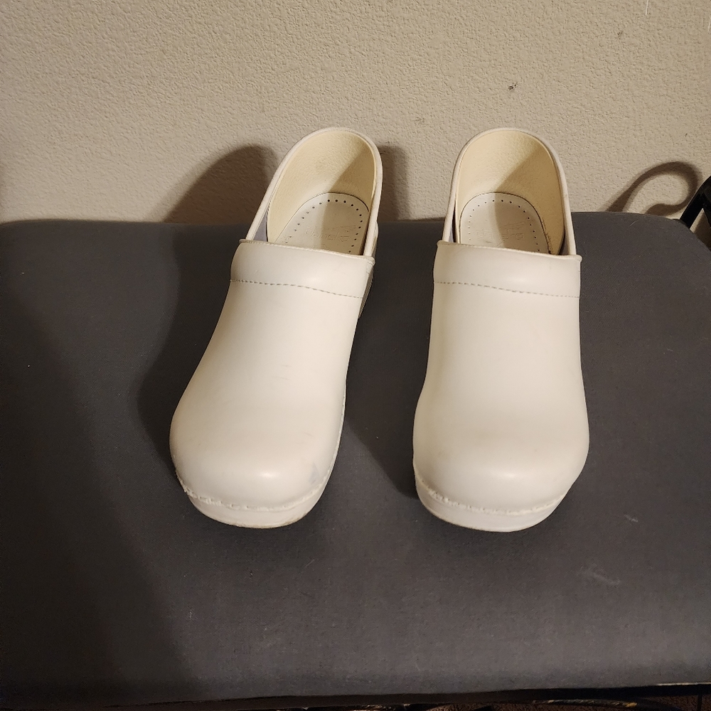 Nursing shoes